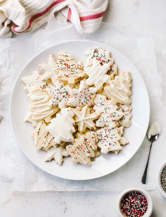 An easy recipe for sugar cookies with white chocolate icing