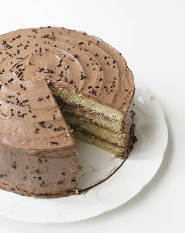 http://cakemerchant.com/wp-content/uploads/Yellow-Cake-with-Chocolate-Frosting.jpg